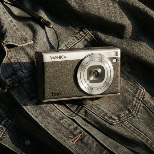 Yashica Tank Compact Sort
